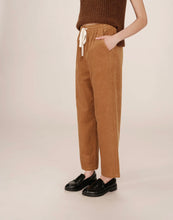 Charger l&#39;image dans la galerie, Pantalon Liberty ocre
