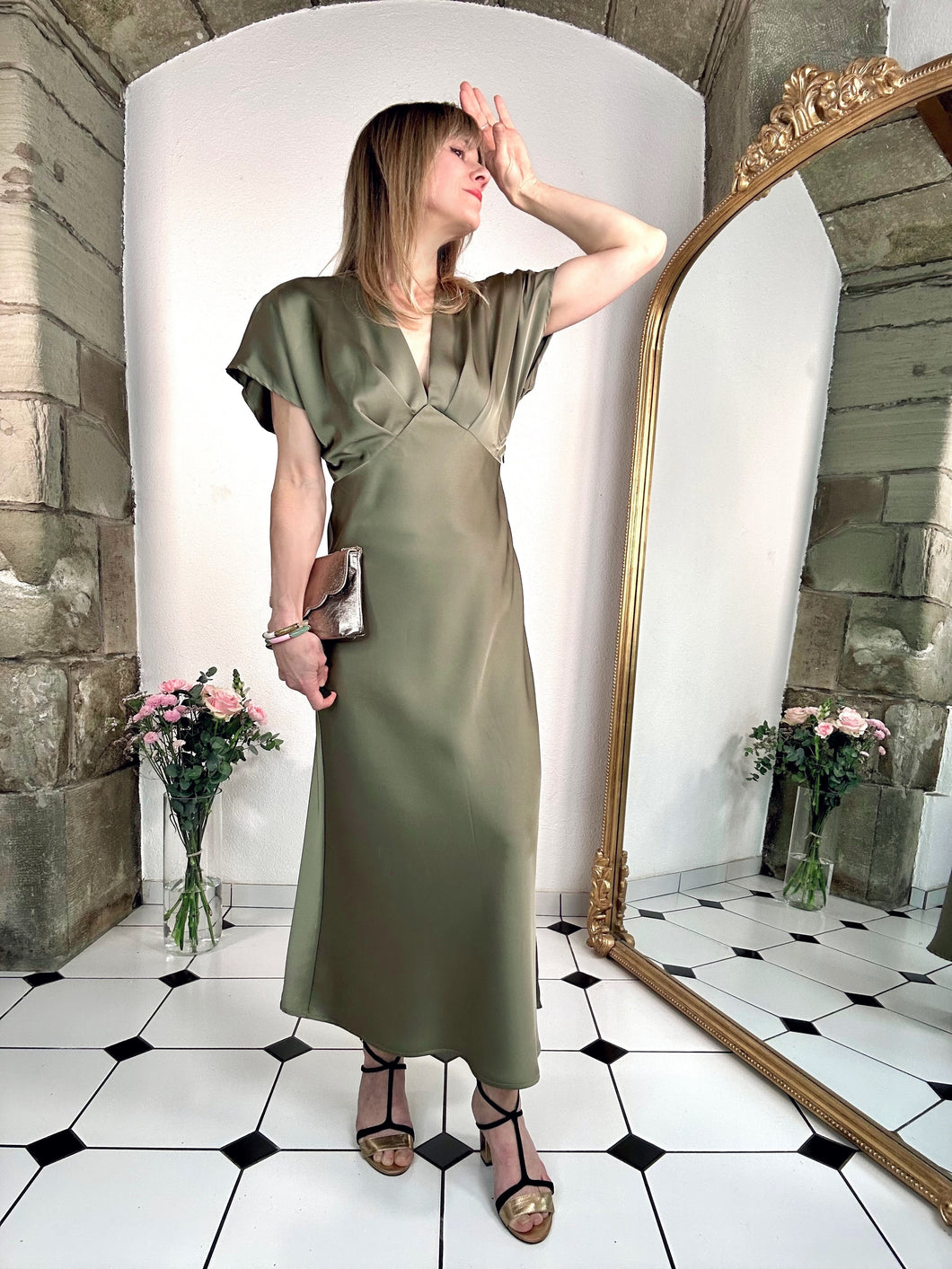 Robe en satin Valentine kaki