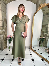 Charger l&#39;image dans la galerie, Robe en satin Valentine kaki
